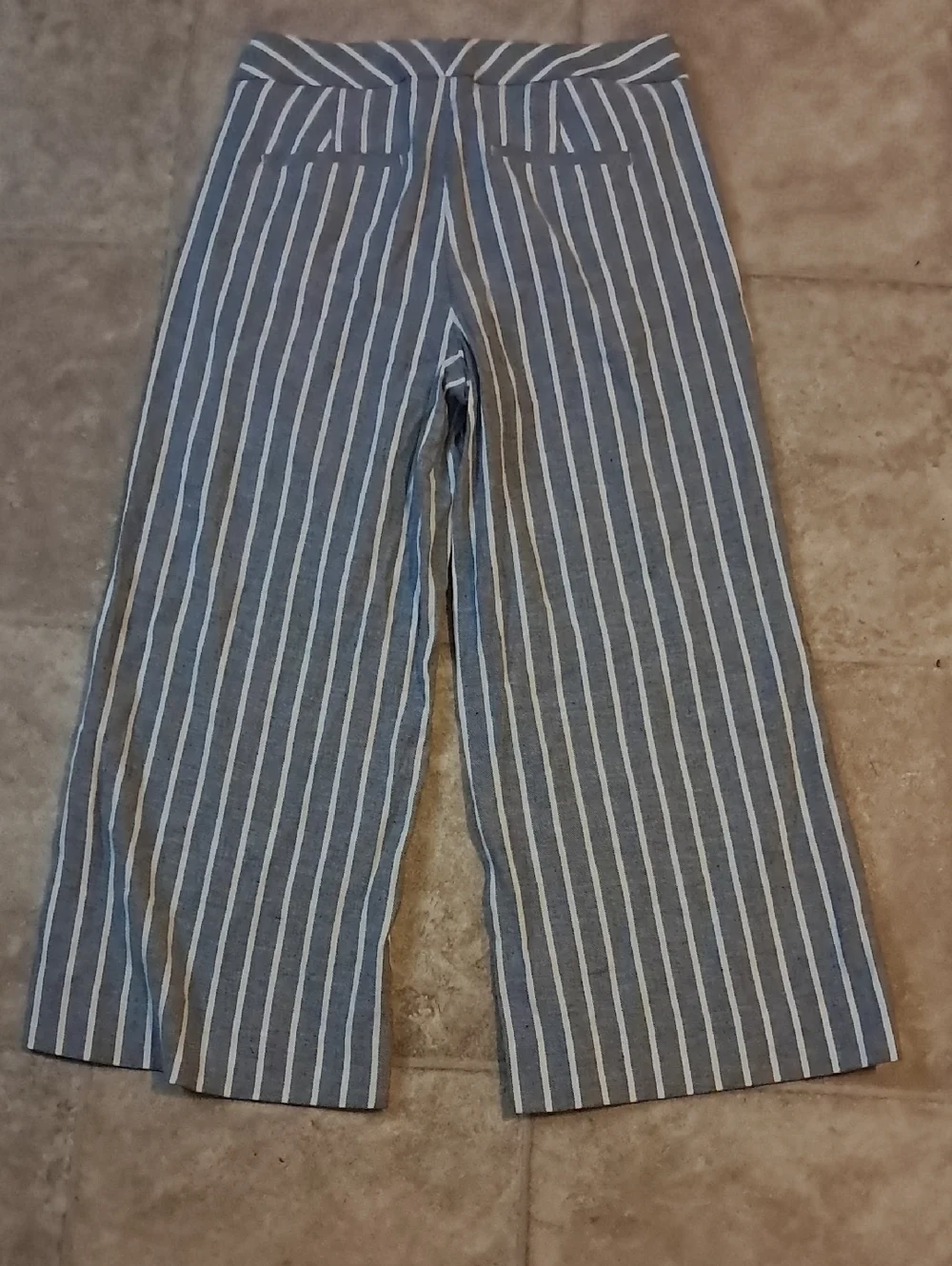 Banana Republic Navy and White Linen/Cotron Blend Striped Wide Leg Cropped Pants